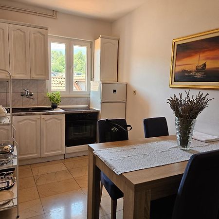 Apartment With Swimming Pool Jelsa  Extérieur photo