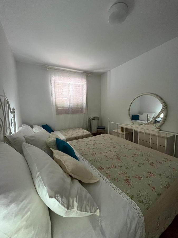 Apartment With Swimming Pool Jelsa  Extérieur photo