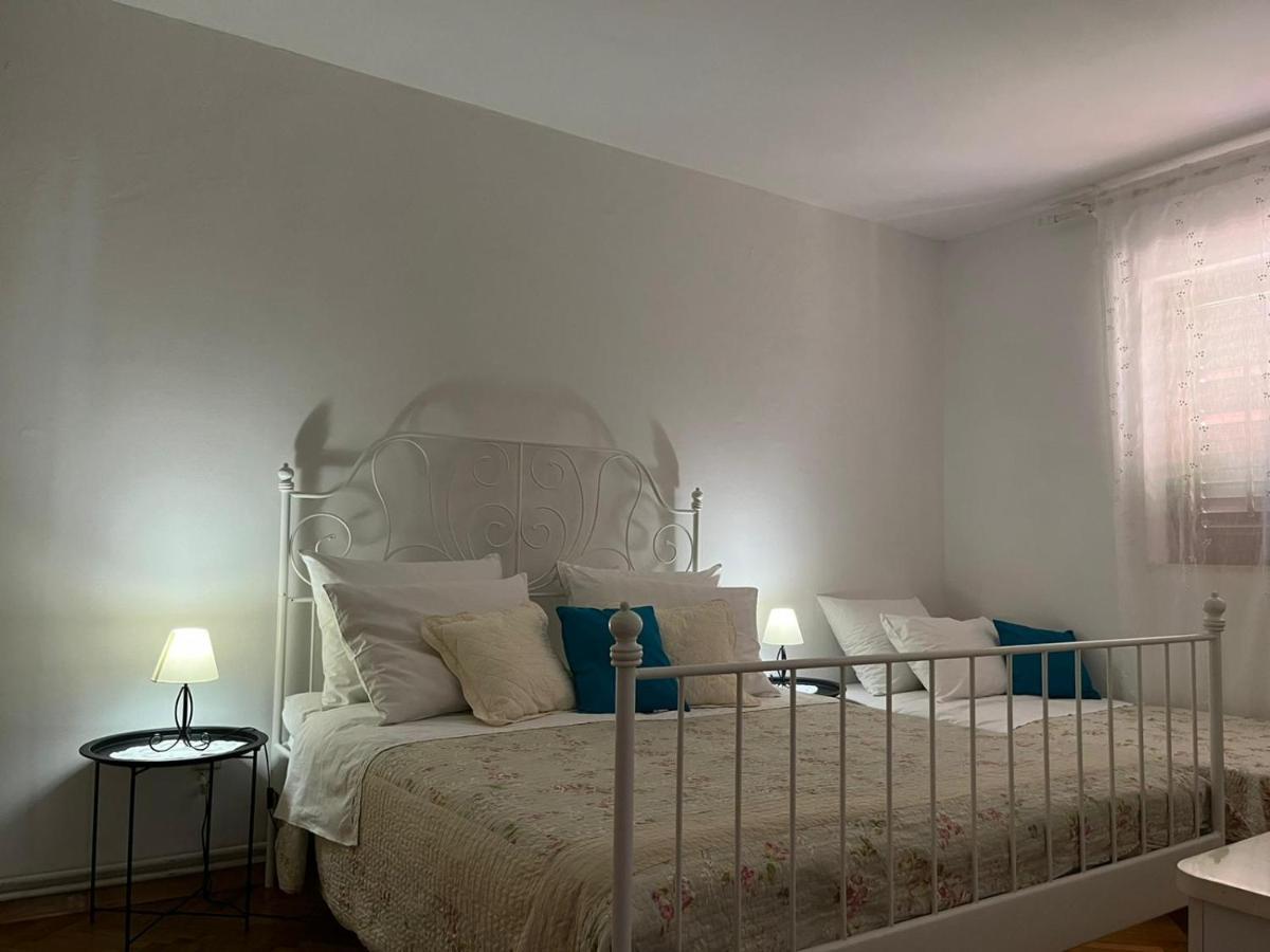 Apartment With Swimming Pool Jelsa  Extérieur photo