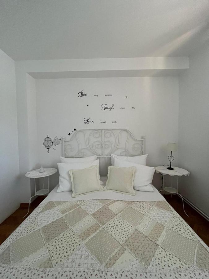 Apartment With Swimming Pool Jelsa  Extérieur photo