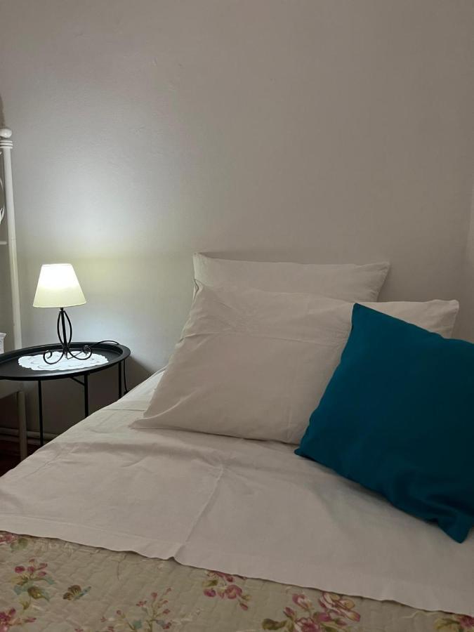 Apartment With Swimming Pool Jelsa  Extérieur photo