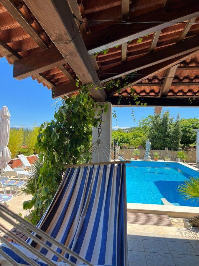 Apartment With Swimming Pool Jelsa  Extérieur photo